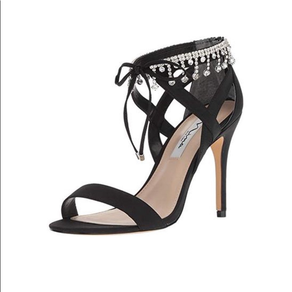 Black heels by Nina (new)